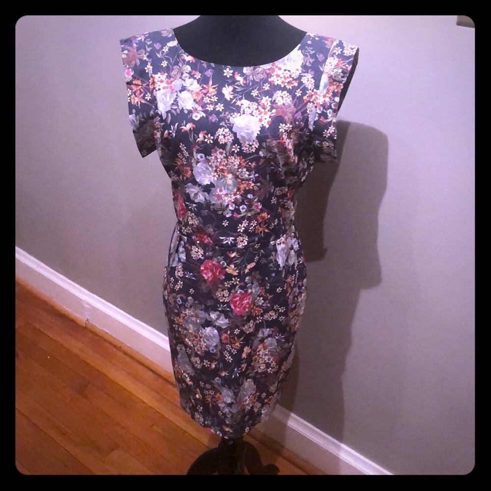 Line & Dot | Floral Sleeveless Dress | size M